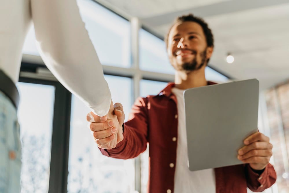 Negociación con proveedores de tecnología: estrategias y técnicas clave para contratos efectivos